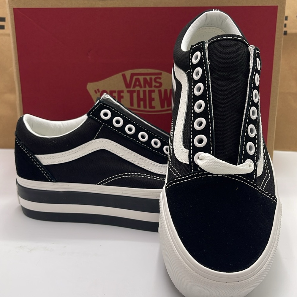Vans Platform Sneakers Old Skool Stackform
Smarten Up Black/White
VN0009PZBZW - Picture 15 of 16